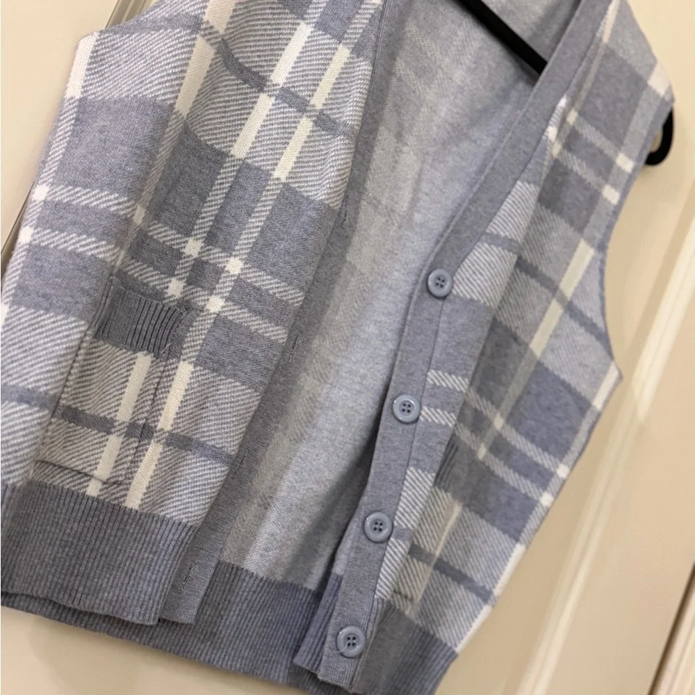 Plaid Button-Up Vest 10/10 - Picture 3 of 3